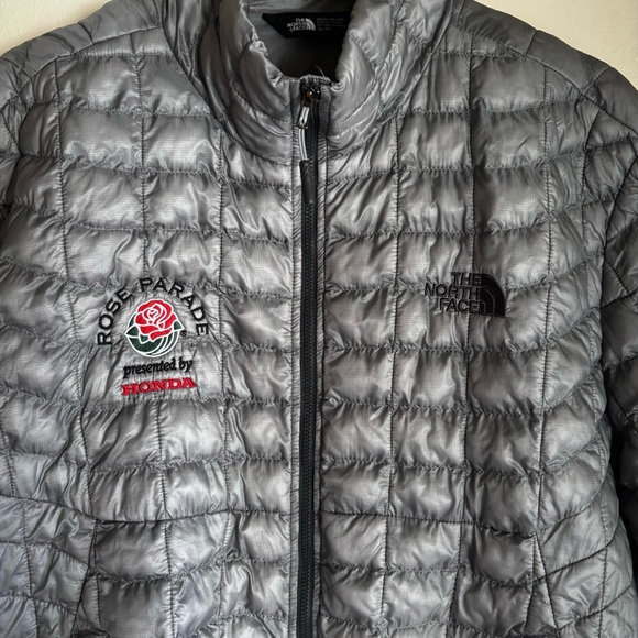 The North Face Silver ThermoBall Trekker Jacket - Rose Parade XL - Picture 2 of 6